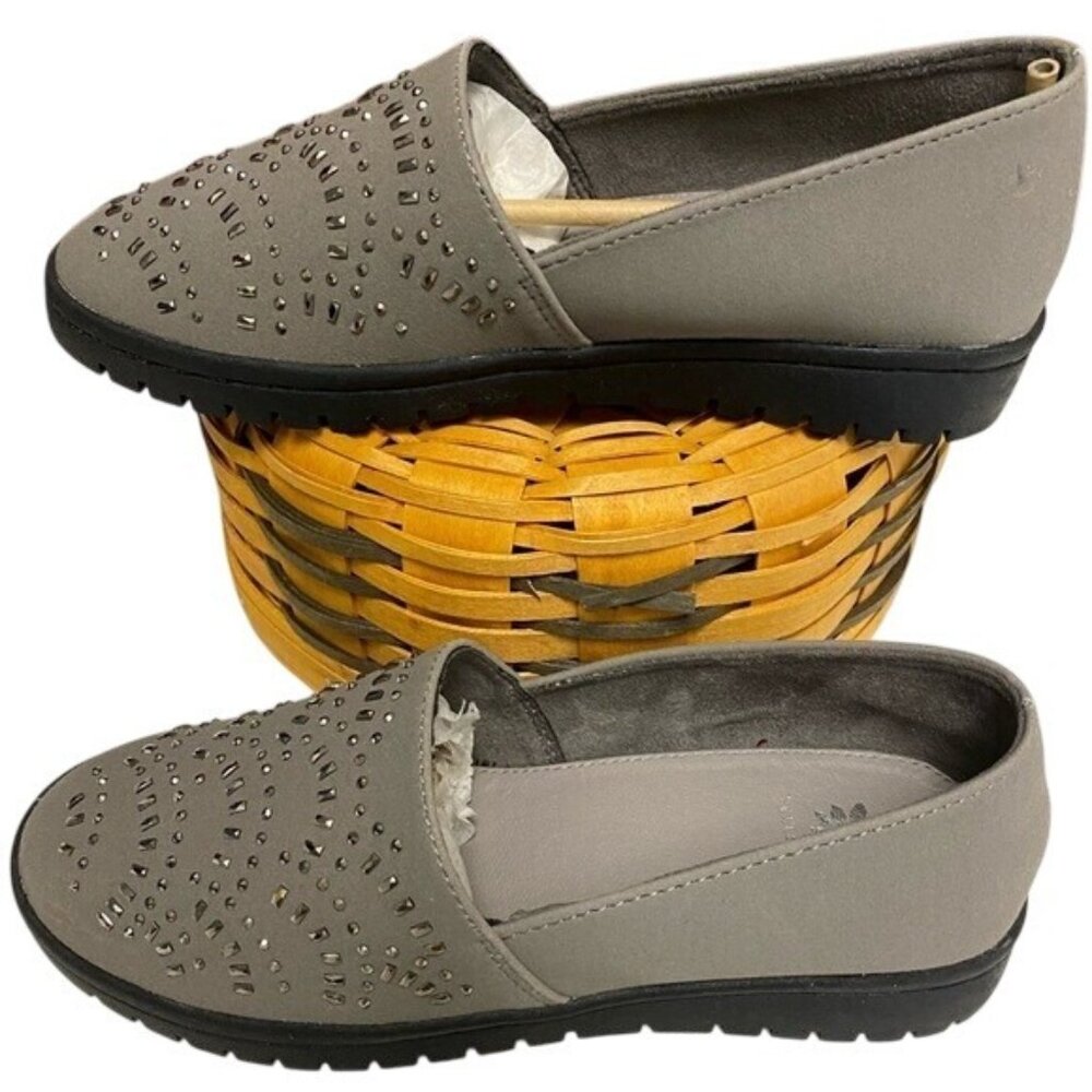Yellow Box Womens Silver Studded Slip-On Loafers Size 7.5